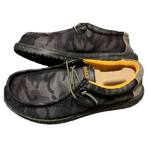 Hey Dudes Youth size 6 ladies 7 blk/grey camouflage orange speckled sole